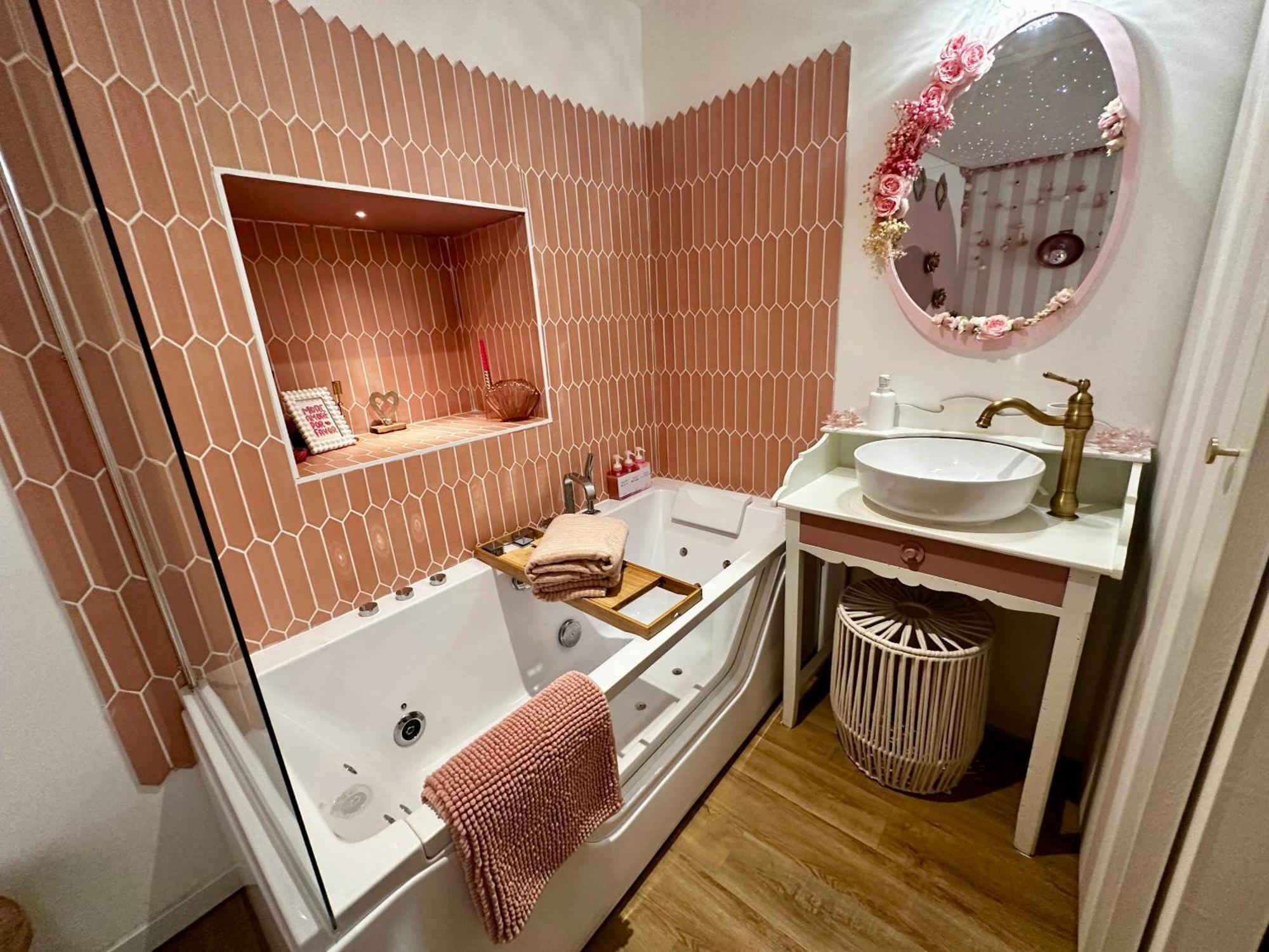 Romantic Room - Balneo - Ciel Etoile - Free Wifi - Netflix - Hyper Centre Pézenas Exterior foto
